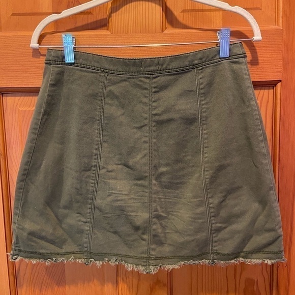 Hollister Front-Zip Military Skirt - Picture 2 of 2